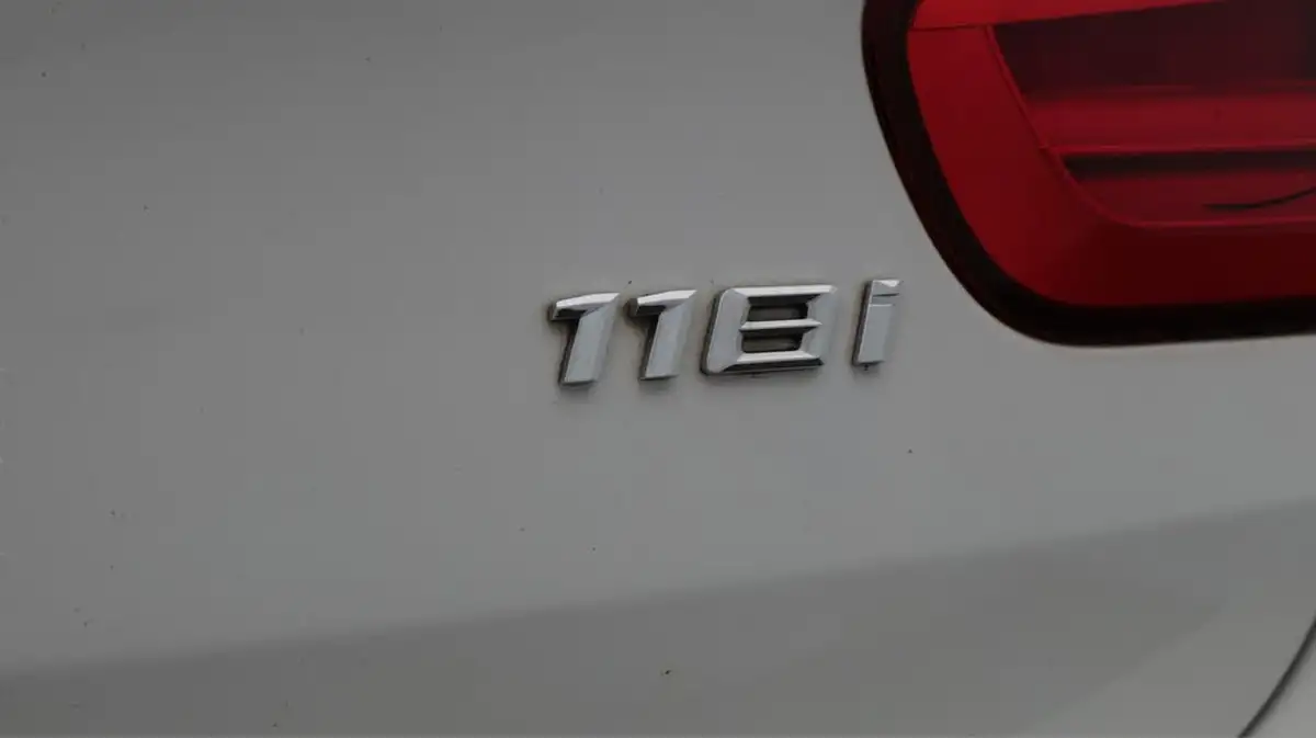 2018-bmw-1-series-15-118i-se-5d-big-21