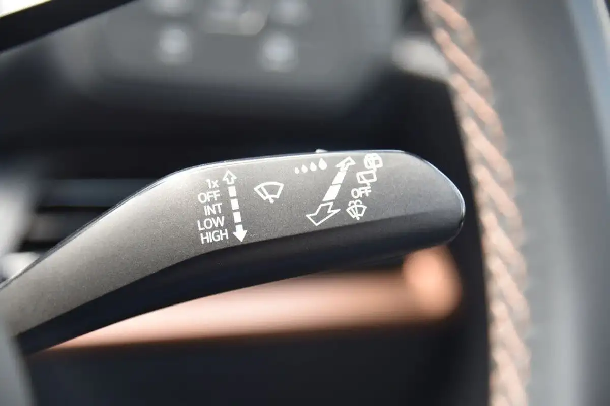 2022-cupra-born-e-v2-204ps-58kwh-big-32