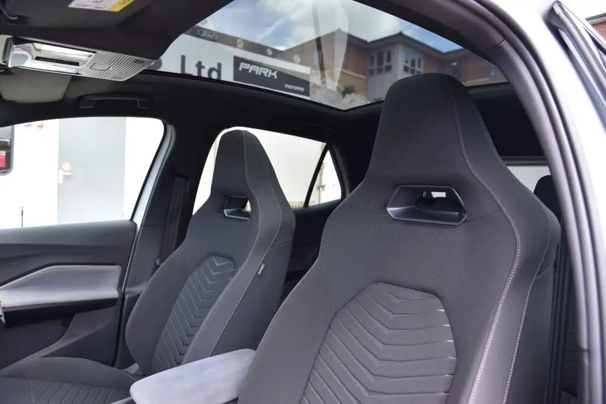 2022-cupra-born-e-v2-204ps-58kwh-big-8