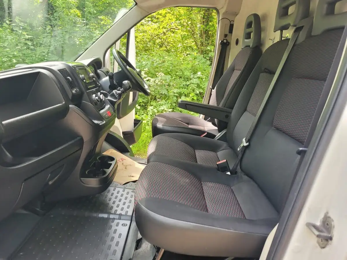 2019-peugeot-boxer-20-bluehdi-professional-435-l3h2-130-big-14