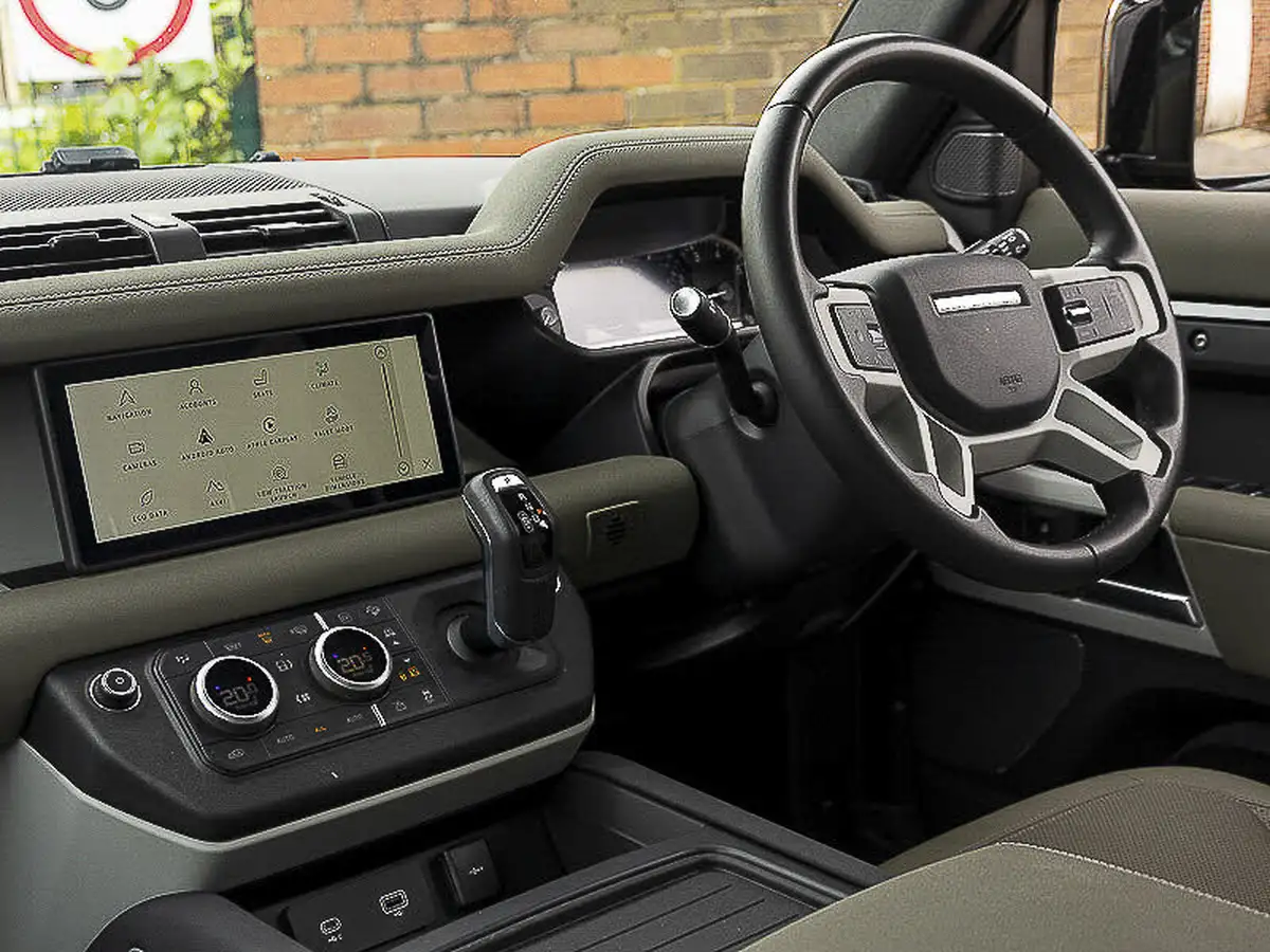 2023-land-rover-110-defender-20-p400e-xs-edition-big-12