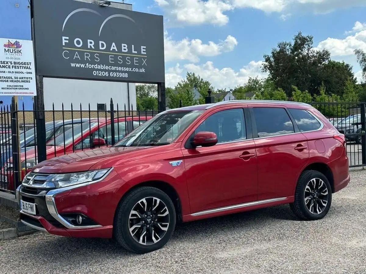 2016-mitsubishi-outlander-20-gx4hs-phev-big-1