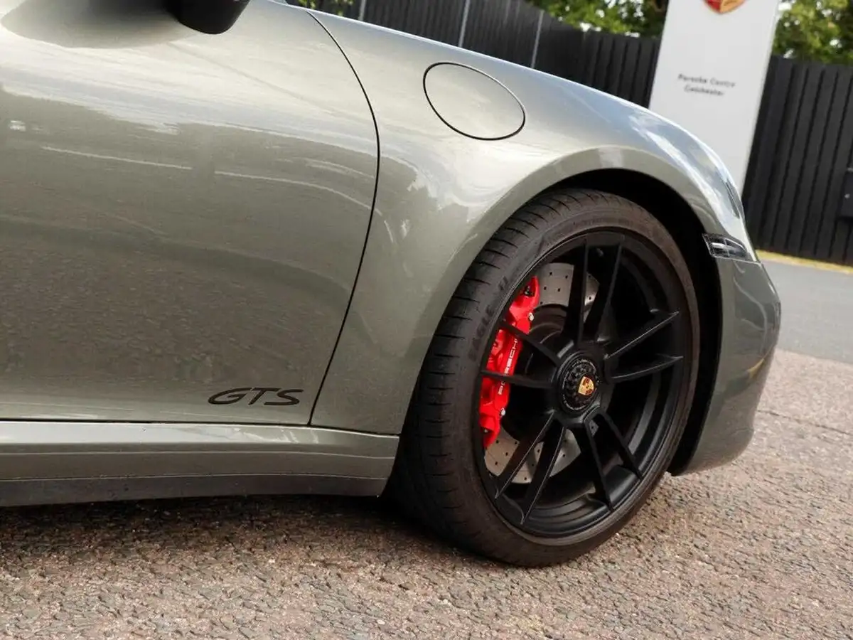 2022-porsche-911-30-carrera-4-gts-coupe-pdk-big-29