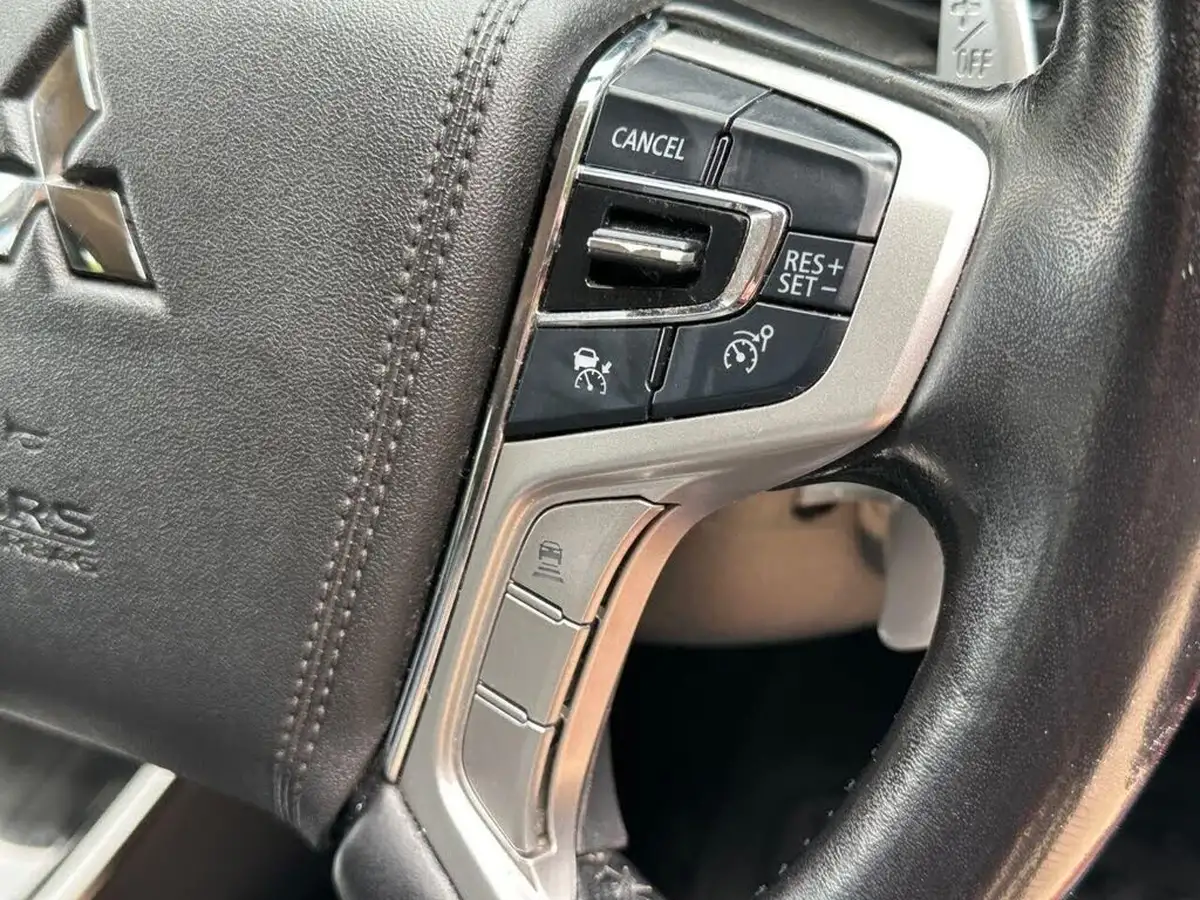 2016-mitsubishi-outlander-20-gx4hs-phev-big-29