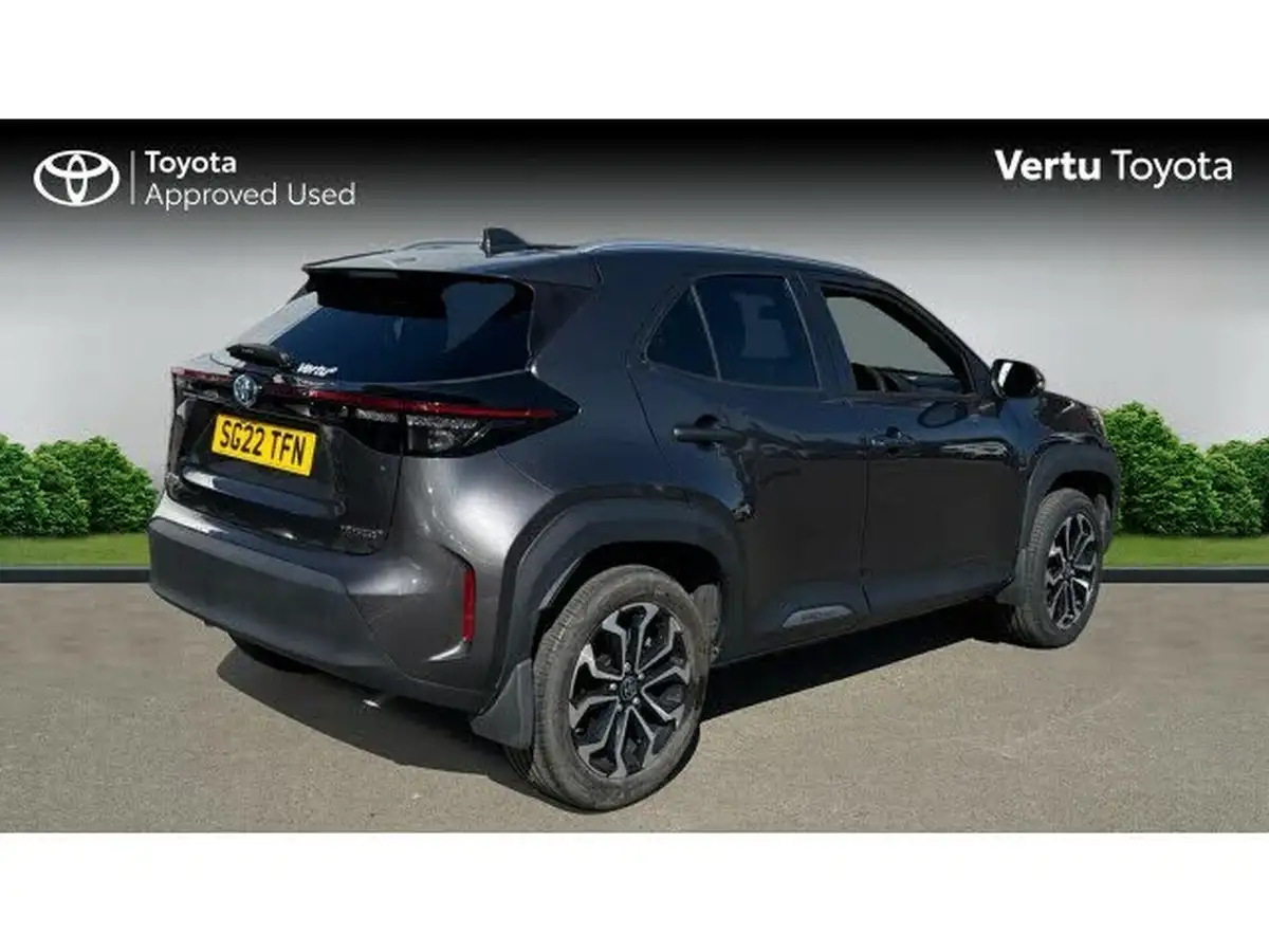 2022-toyota-yaris-15-vvt-i-design-panoramic-roof-big-1