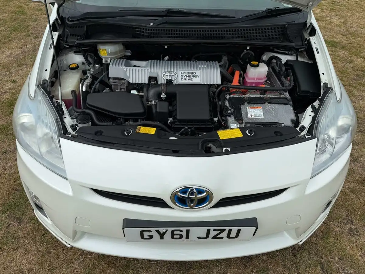 2011-toyota-prius-18-vvt-i-t-spirit-10th-anniversary-big-23