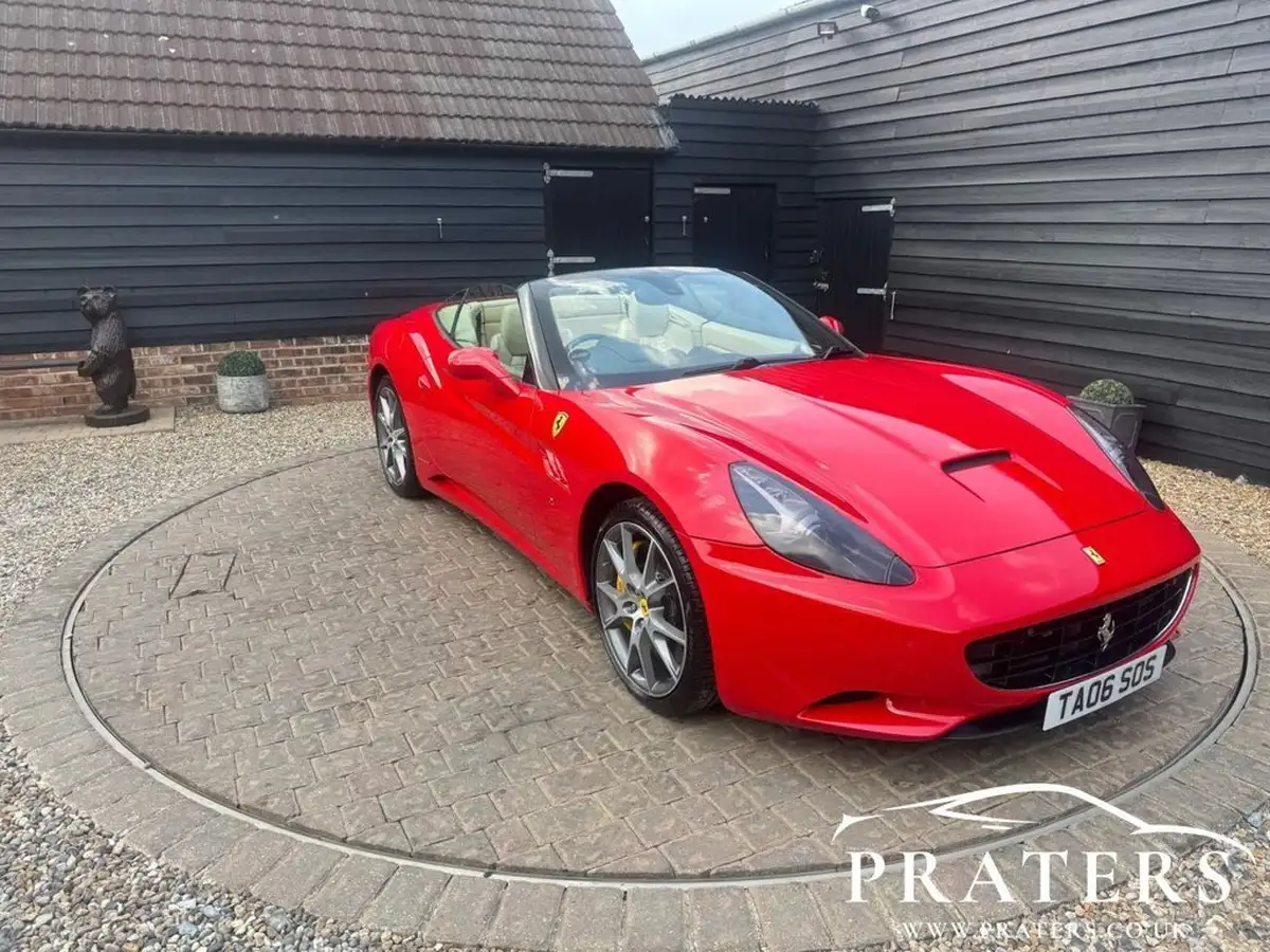 2010-ferrari-california-43-big-0