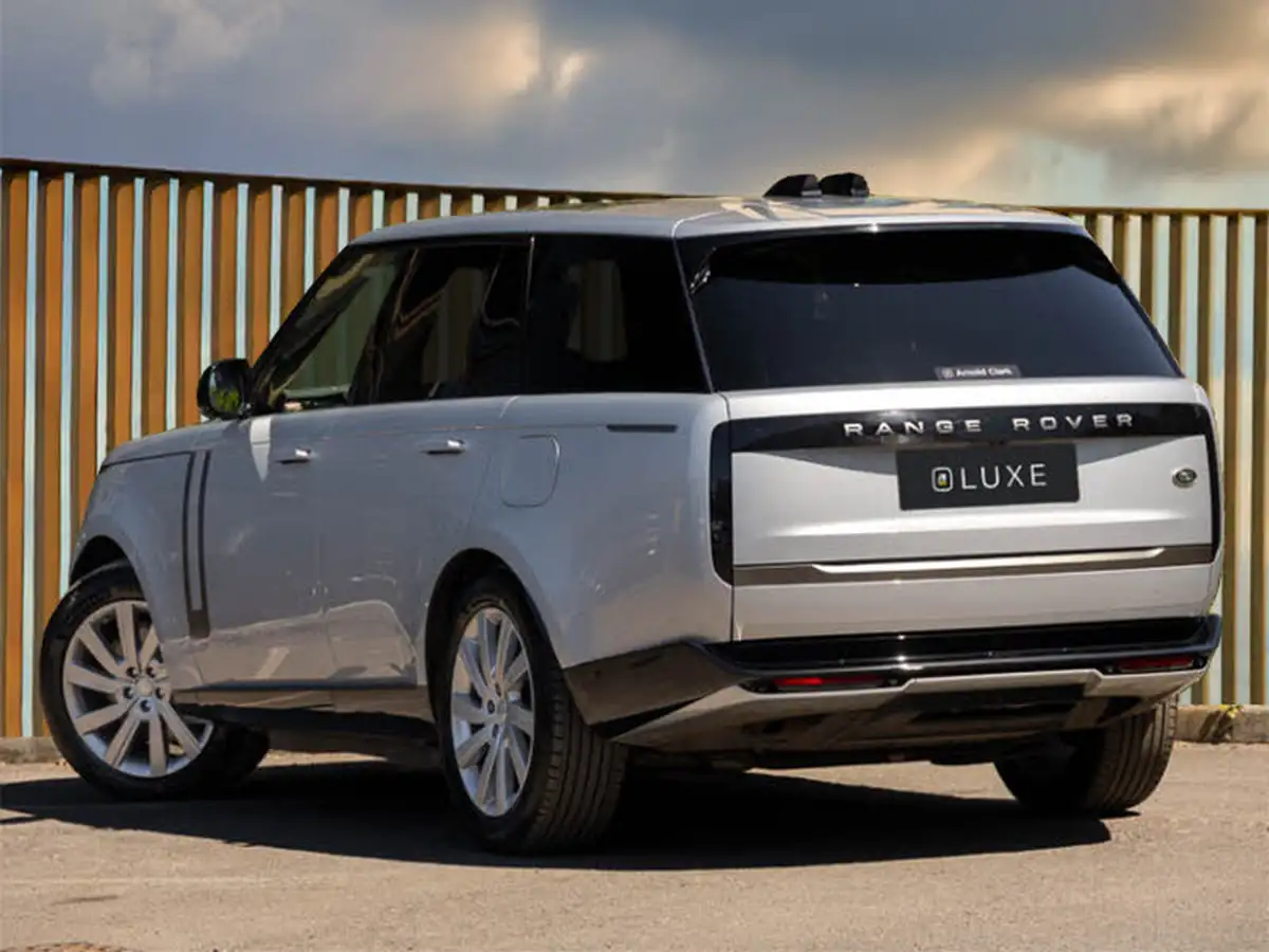 2022-land-rover-range-rover-30-p440e-se-big-1