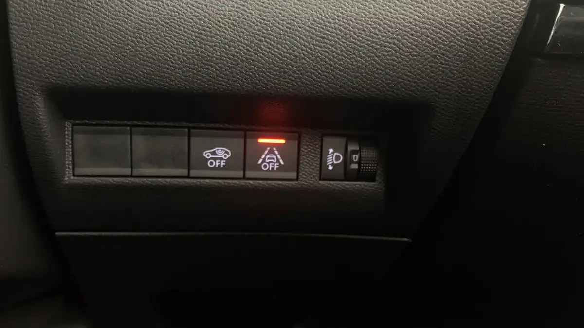 2022-peugeot-208-12-puretech-active-premium-75ps-big-19