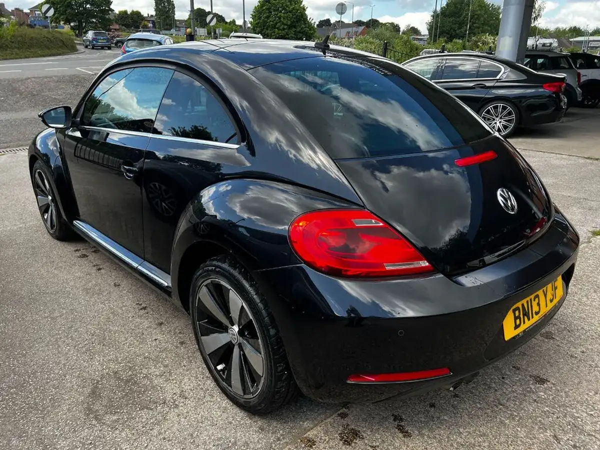 2013-volkswagen-beetle-20tdi-sport-hatchback-3d-big-4