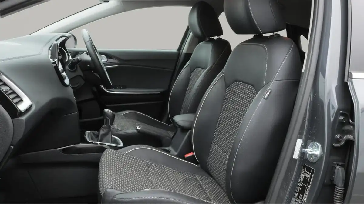 2022-kia-ceed-15-t-gdi-3-hatchback-big-14
