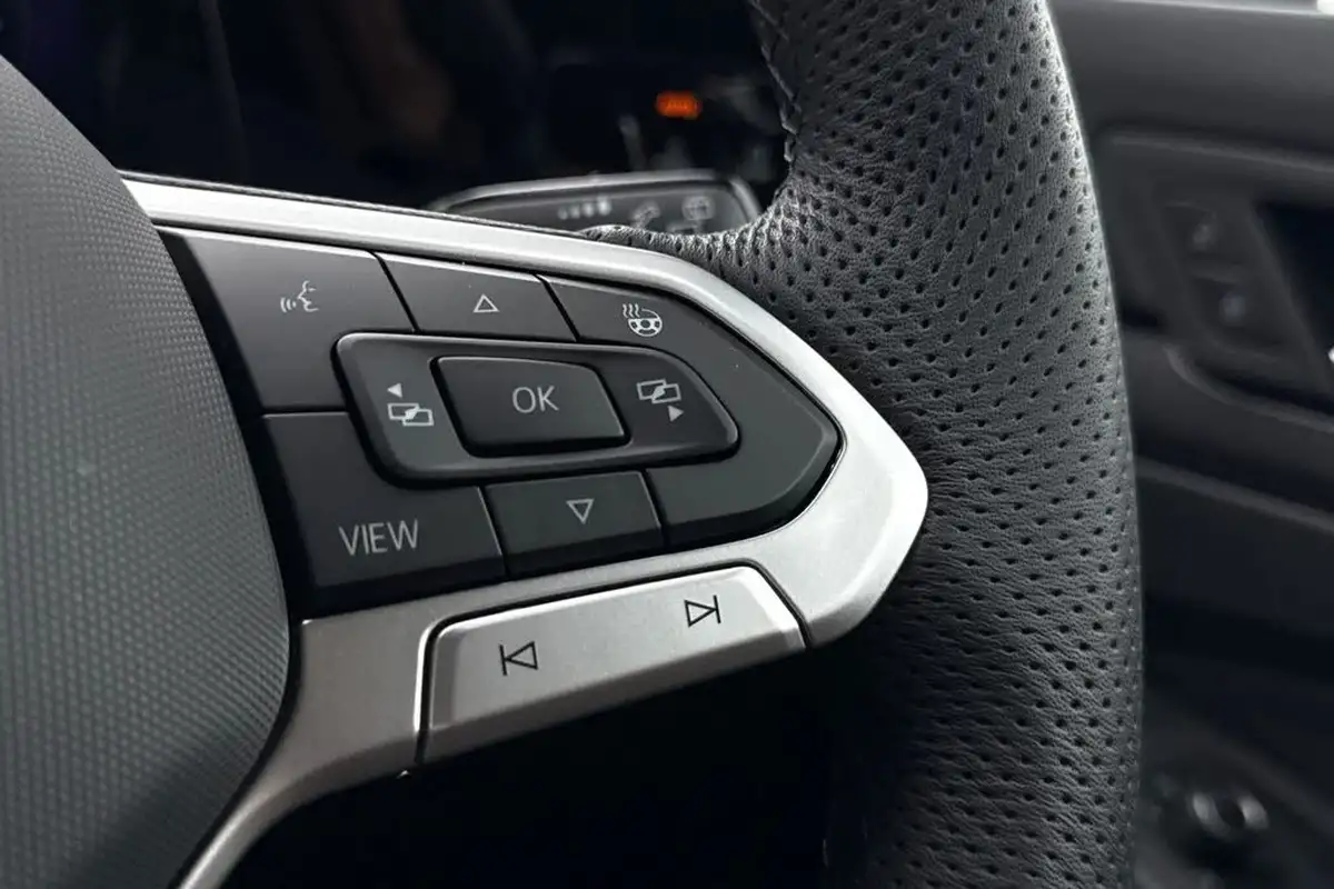 2025-volkswagen-golf-15-etsi-r-line-hatchback-big-33