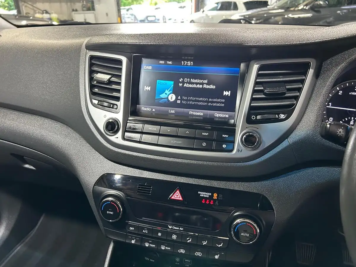 2016-hyundai-tucson-17crdi-blue-drive-se-nav-116ps-big-11