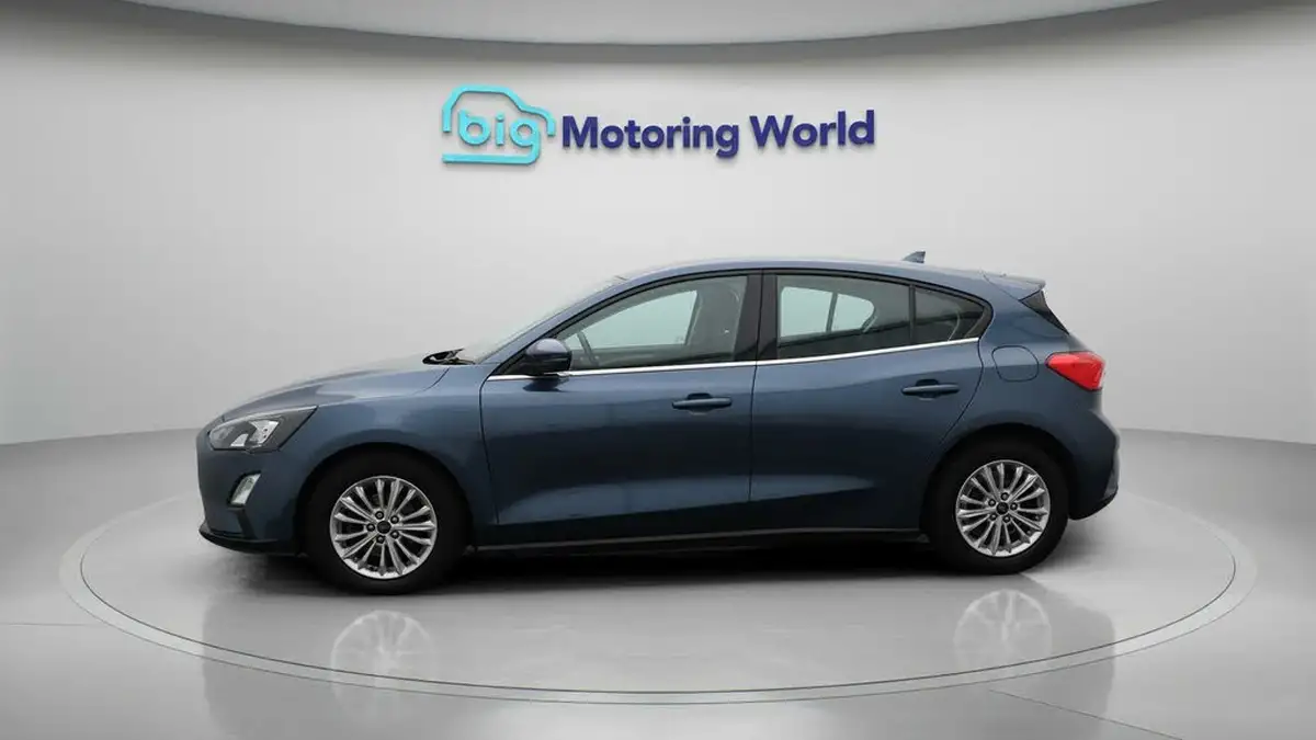 2020-ford-focus-15-titanium-hatchback-big-4