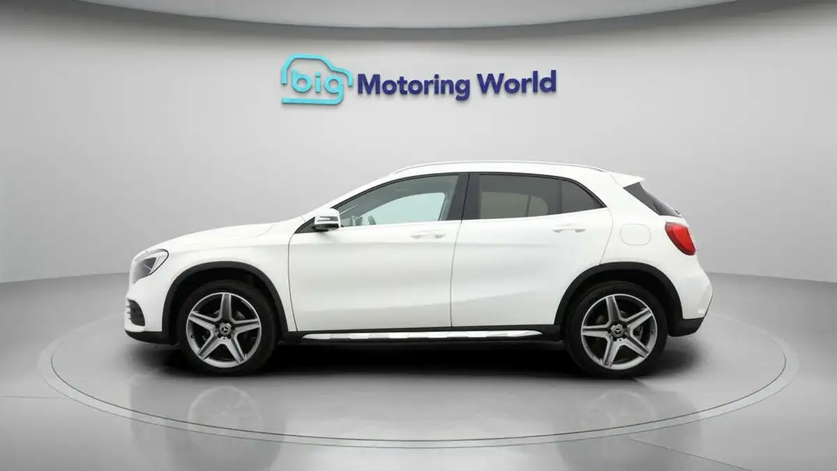 2018-mercedes-benz-gla-class-16-gla-200-amg-line-154bhp-big-4