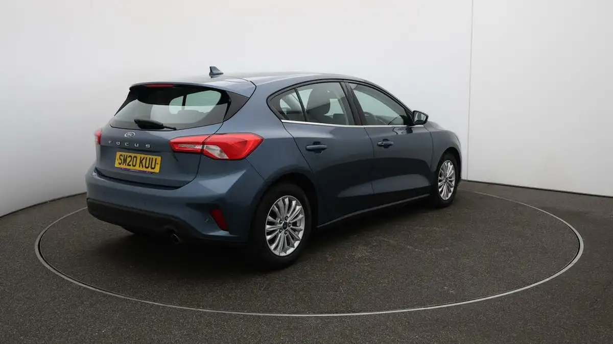 2020-ford-focus-15-titanium-hatchback-big-52