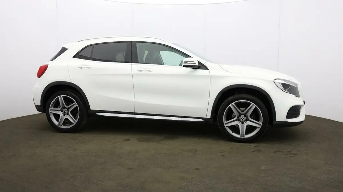 2018-mercedes-benz-gla-class-16-gla-200-amg-line-154bhp-big-52