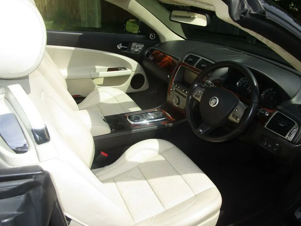 2009-jaguar-xkr-50-convertible-big-14