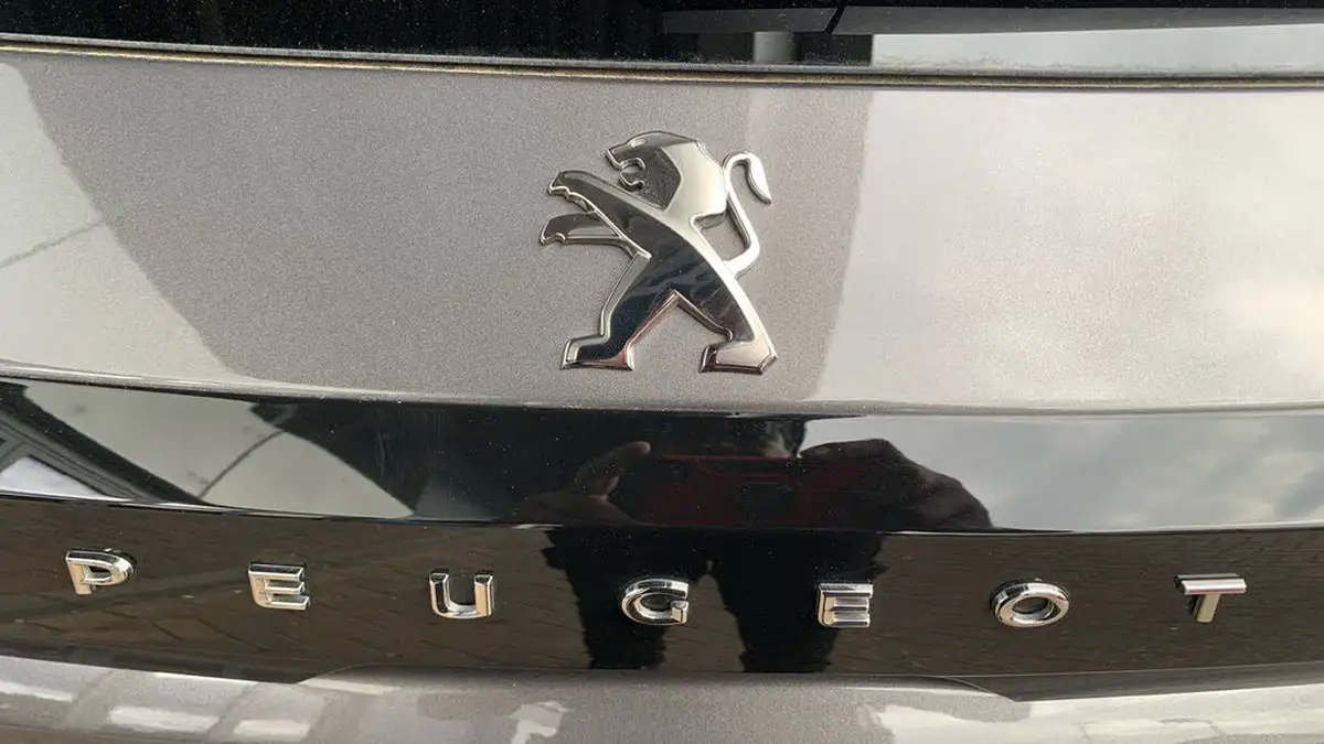 2022-peugeot-208-12-puretech-allure-premium-100bhp-eat8-big-25