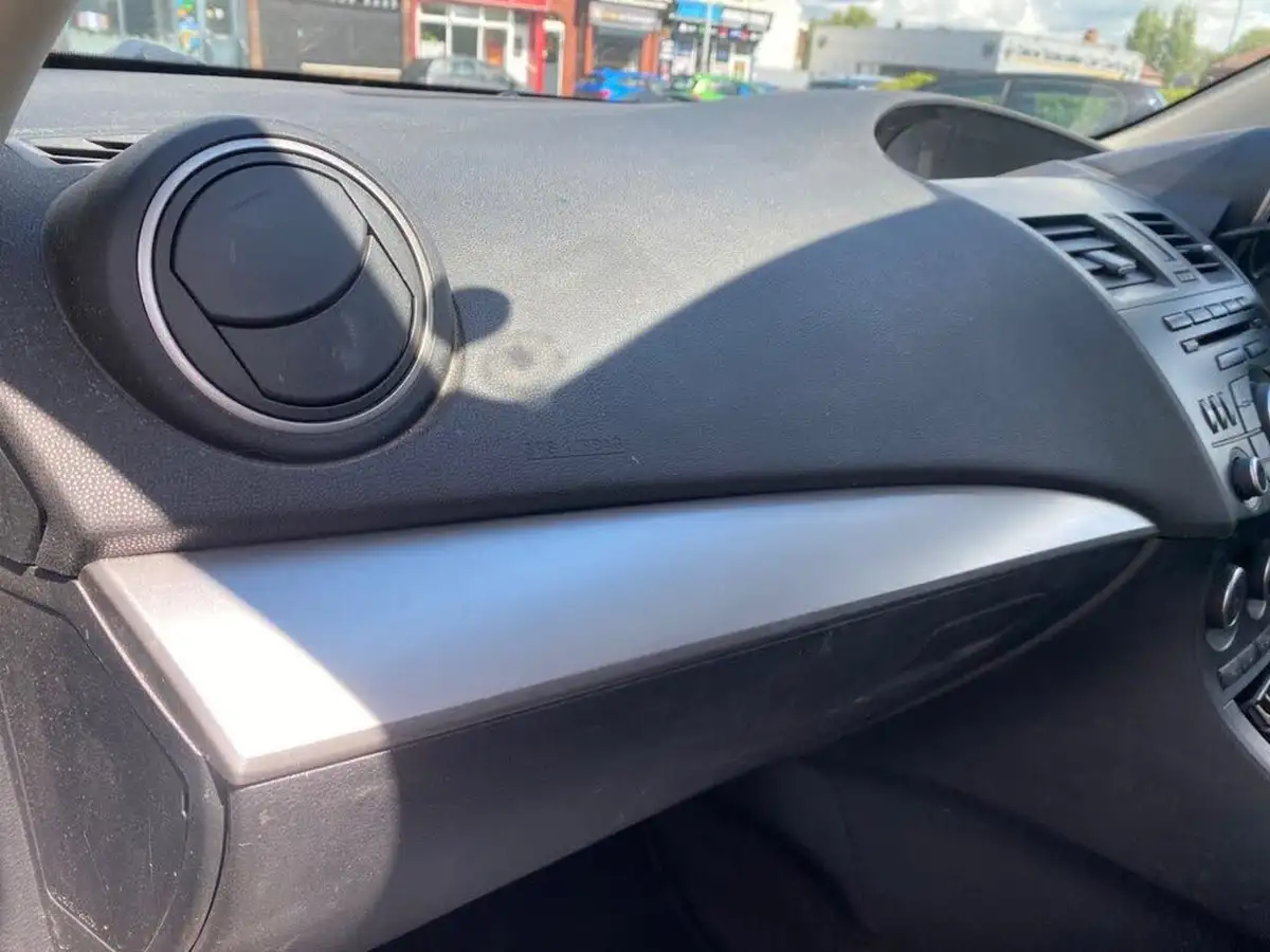 2012-mazda-mazda3-16-tamura-big-23