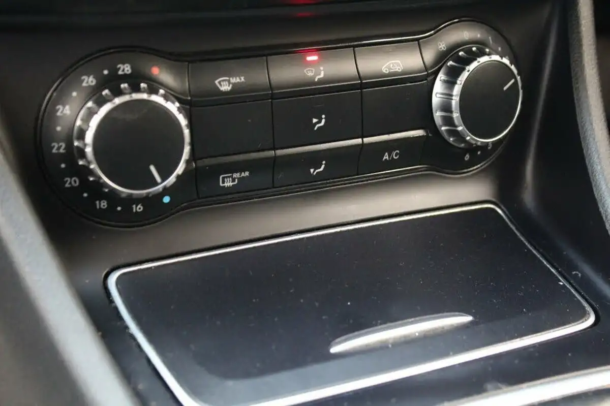 2019-mercedes-benz-gla-class-16-gla-180-urban-edition-ss-big-26
