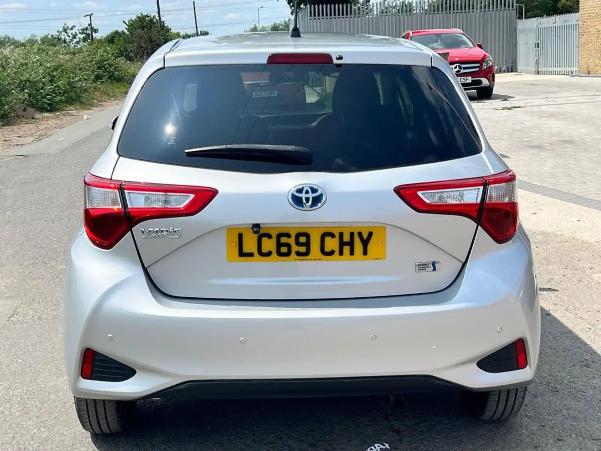 2019-toyota-yaris-big-8