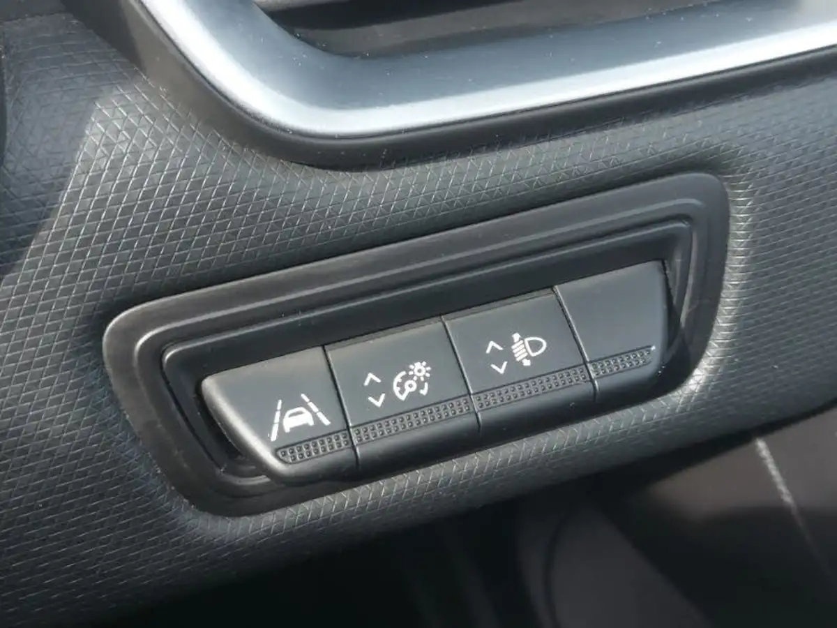 2022-renault-clio-10-tce-iconic-edition-big-15