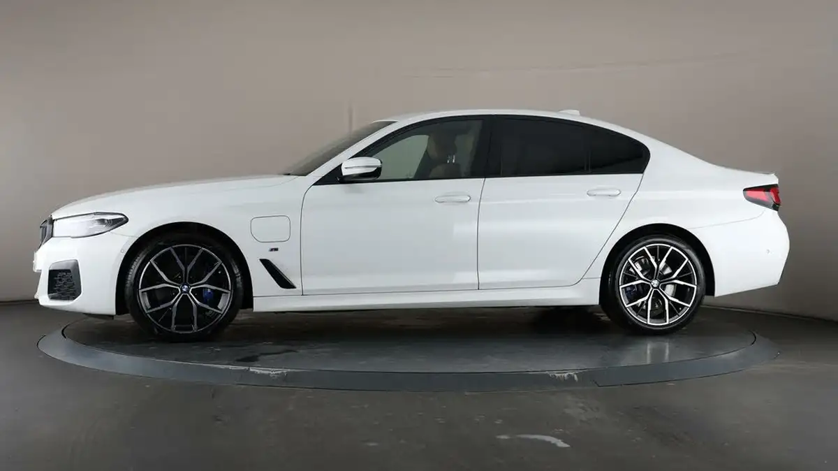 2021-bmw-5-series-20-530e-xdrive-m-sport-saloon-4d-big-32