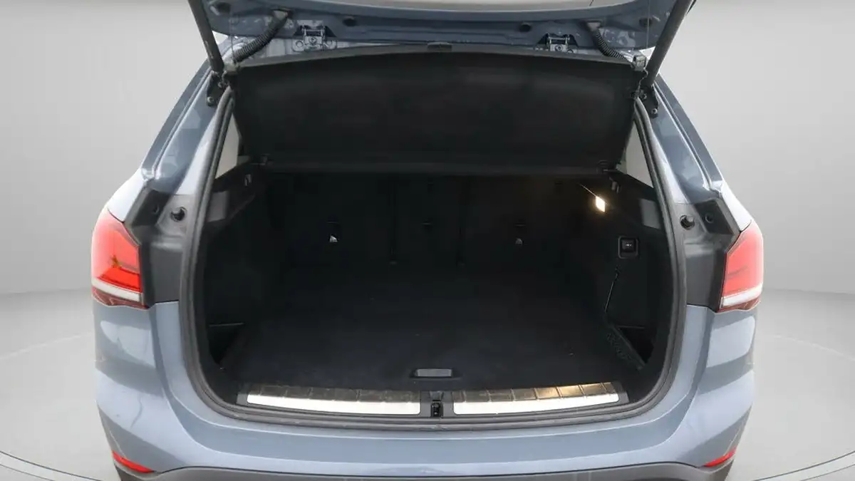 2022-bmw-x1-20-sdrive20i-xline-big-17