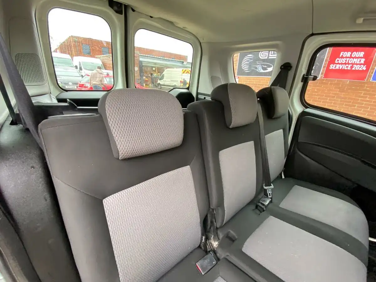 2020-fiat-doblo-cargo-13td-l1h1-tecnico-passenger-big-44