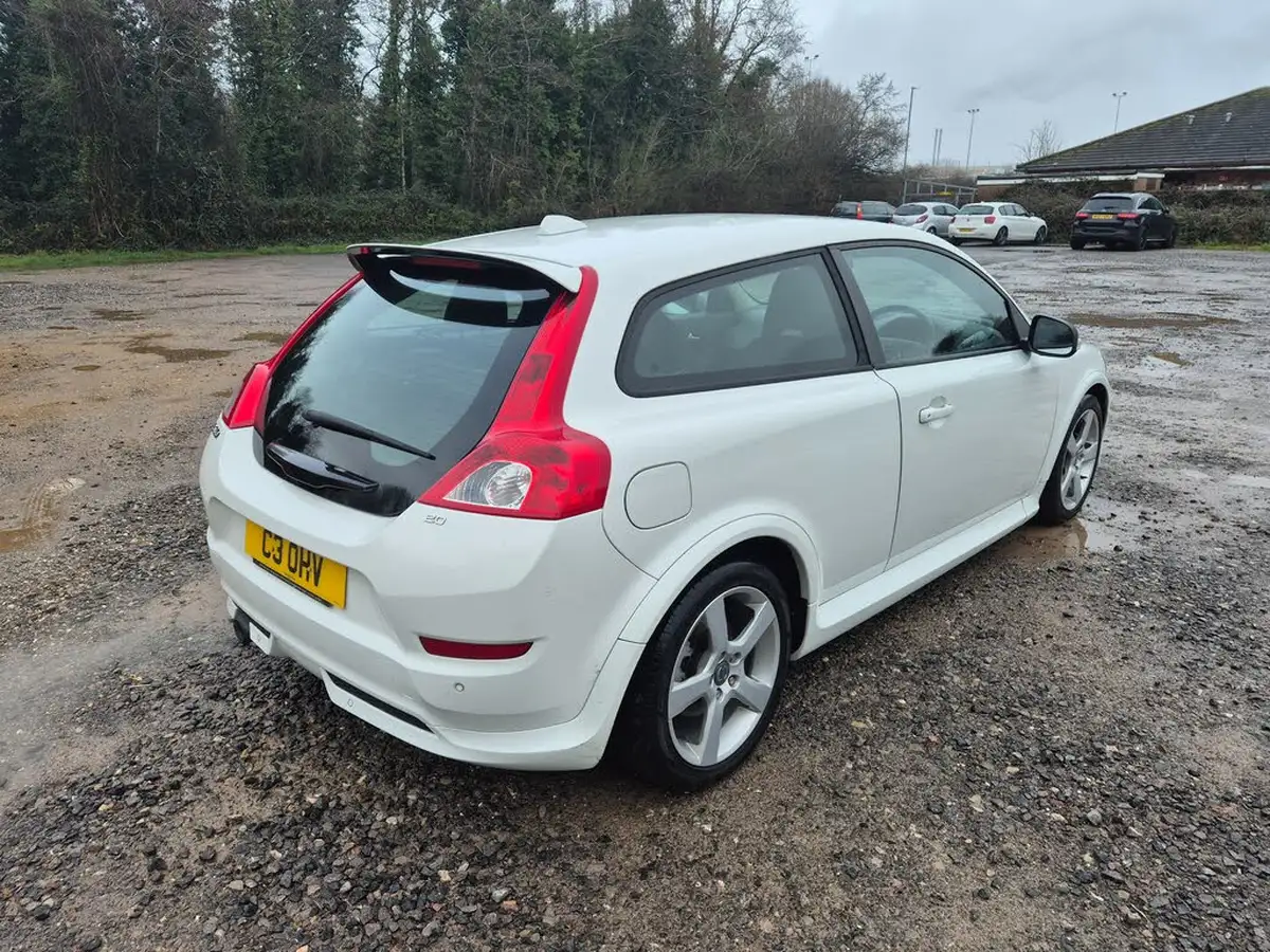 2012-volvo-c30-20-r-design-lux-big-5