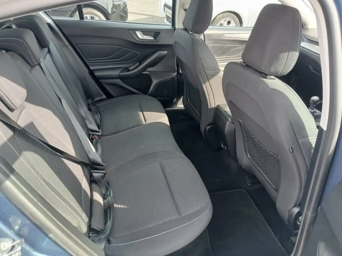 2019-ford-focus-10t-titanium-hatchback-big-12