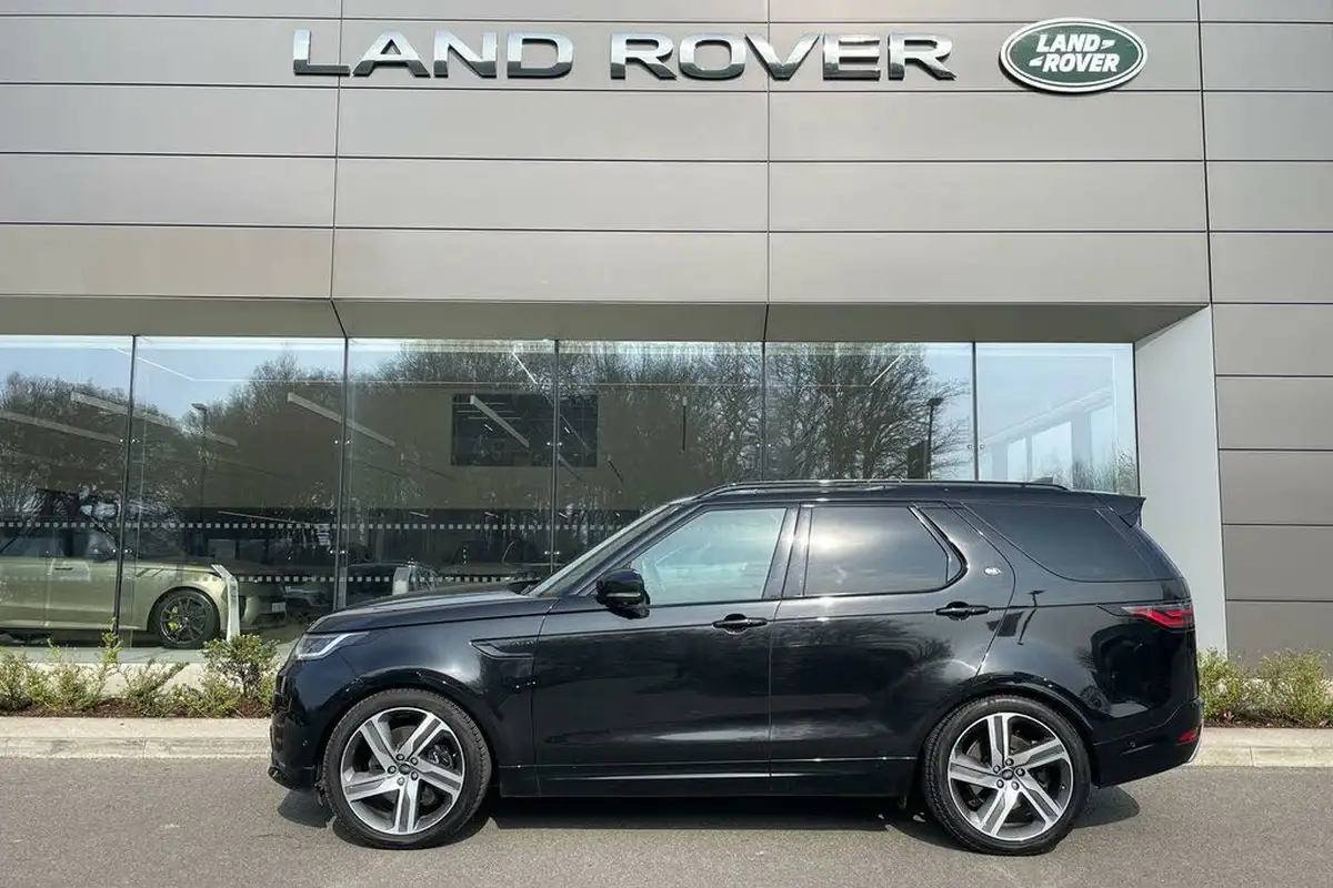 2024-land-rover-discovery-30-d300-metropolitan-edition-big-8