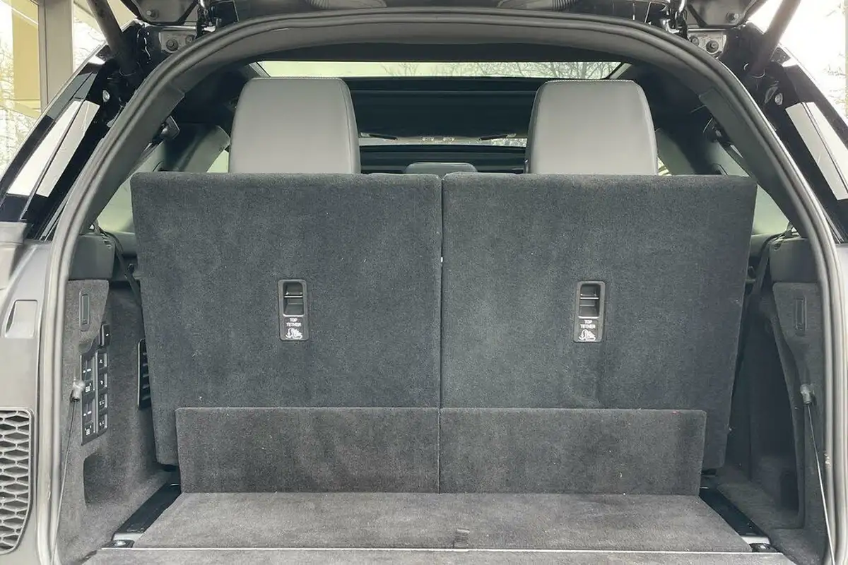 2024-land-rover-discovery-30-d300-metropolitan-edition-big-32