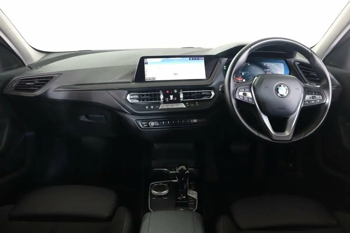 2023-bmw-1-series-15-118i-sport-dct-big-12