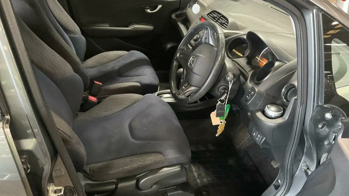 2013-honda-jazz-14-ex-cvt-big-6