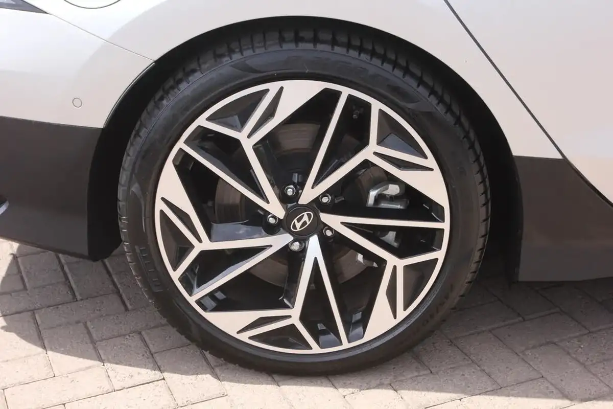 2024-hyundai-ioniq-6-e-ultimate-228ps-single-motor-rwd-big-10