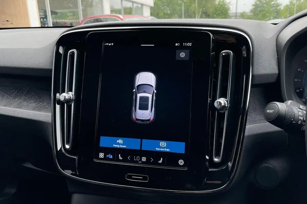 2023-volvo-xc40-e-twin-recharge-core-big-3