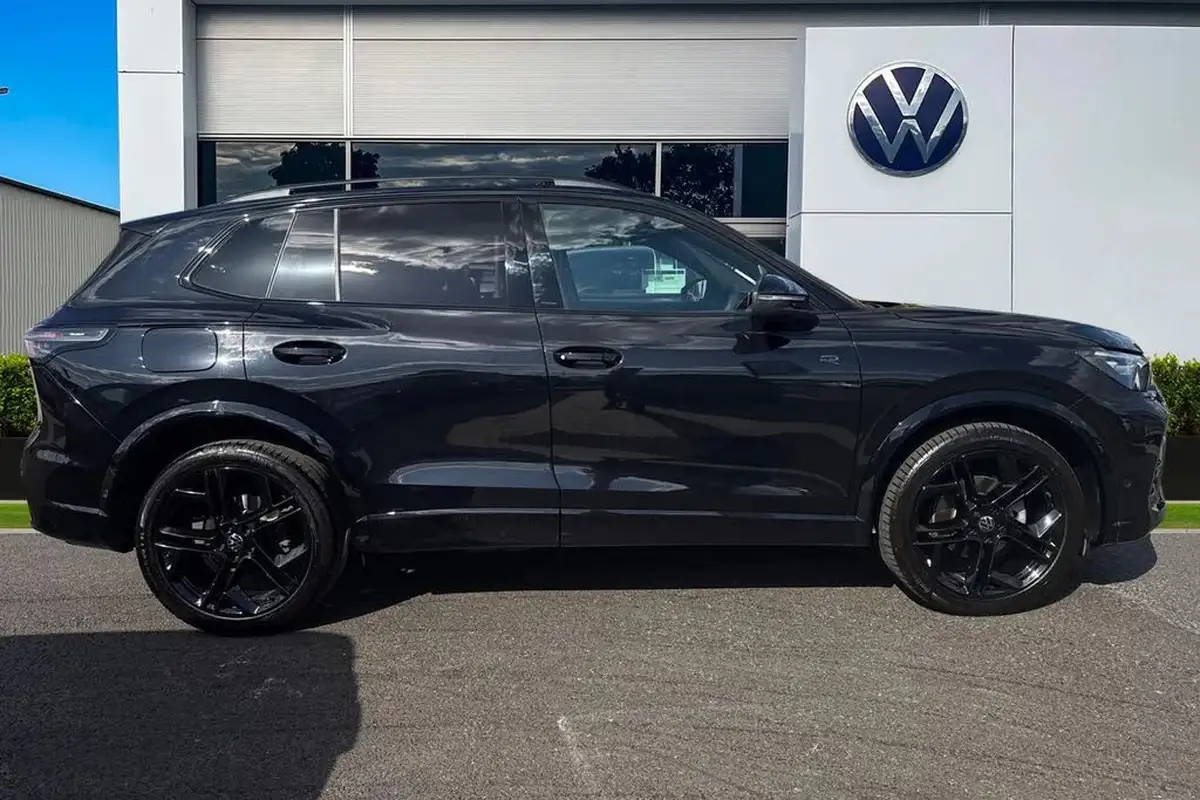 2024-volkswagen-tiguan-15-etsi-r-line-big-2