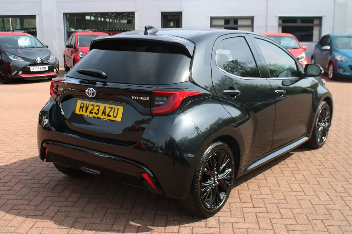 2023-toyota-yaris-15-vvt-i-excel-big-5