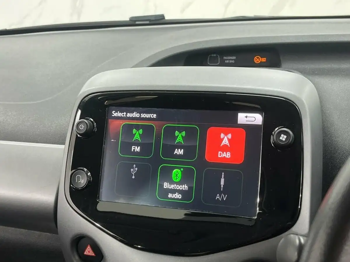 2020-toyota-aygo-10-vvt-i-x-play-big-16