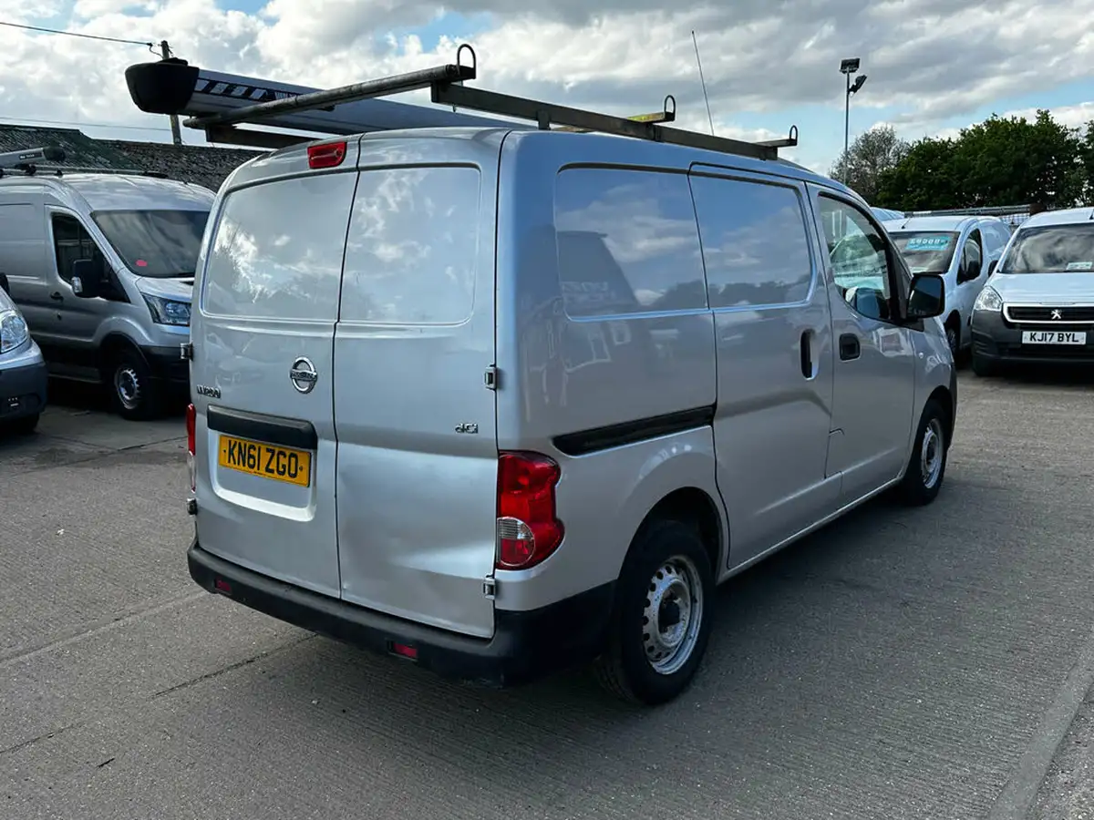 2011-nissan-nv200-15td-se-85bhp-panel-van-big-8