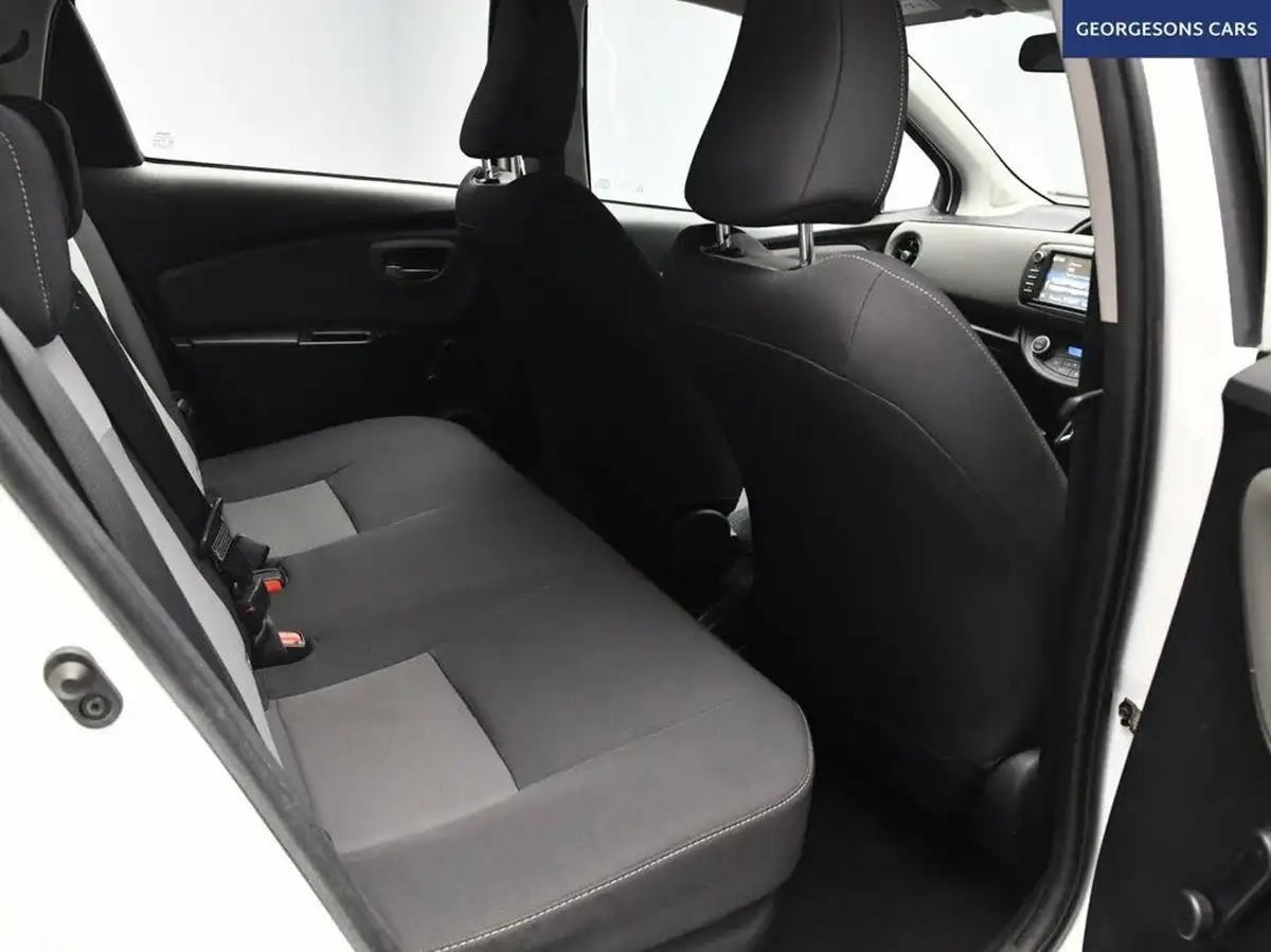 2020-toyota-yaris-15-vvt-i-icon-98bhp-hybrid-1497cc-e-cvt-big-14