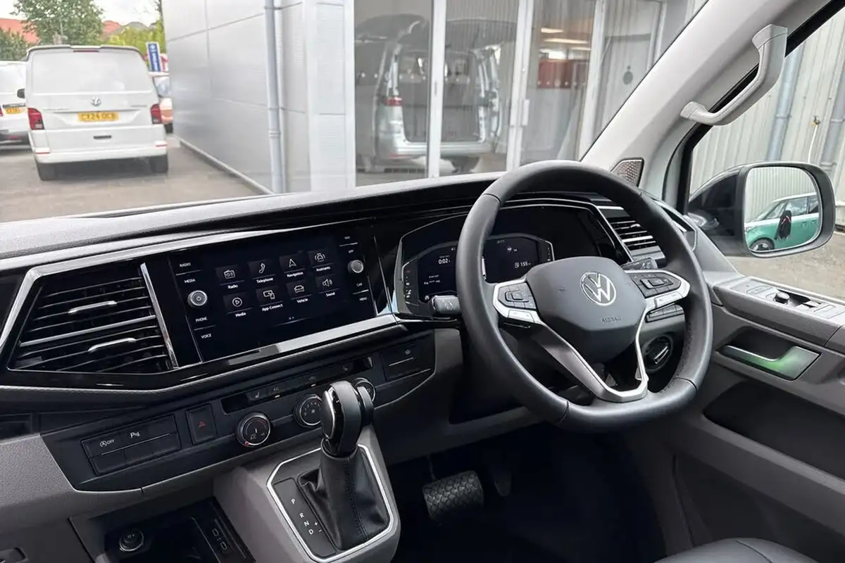 2024-volkswagen-transporter-20bitdi-t32-sportline-bmt-swb-panel-van-big-17