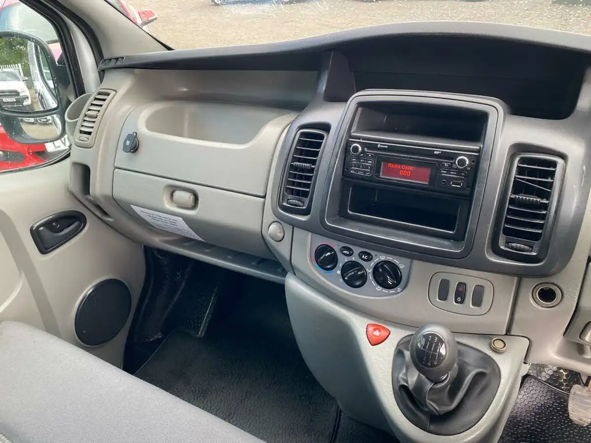 2014-vauxhall-vivaro-20td-2900-swb-115ps-panel-van-big-36