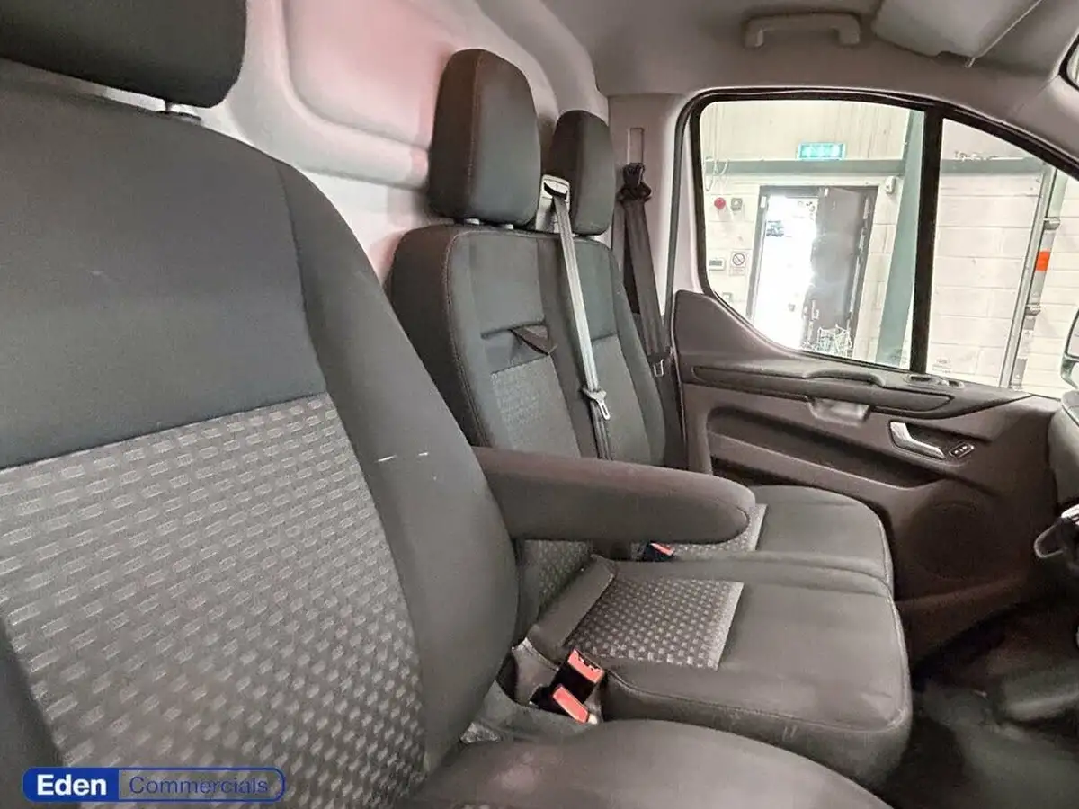 2020-ford-transit-custom-20tdci-320-l2h2-trend-130pseu6dt-panel-van-big-17