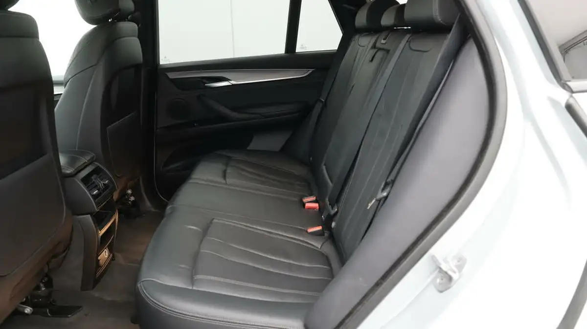 2018-bmw-x5-big-16