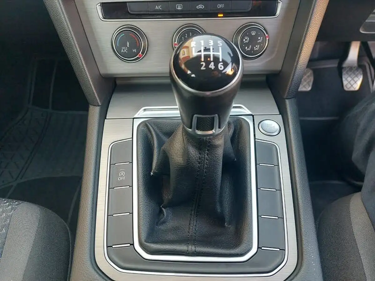 2015-volkswagen-passat-16tdi-bmtss-saloon-4d-big-22