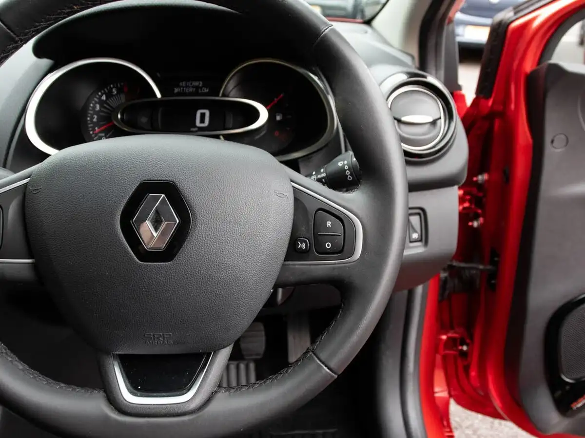 2016-renault-clio-09-tce-dynamique-s-nav-big-19