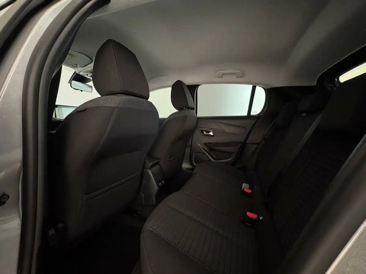 2023-peugeot-208-12-puretech-active-premium-100ps-eat8-big-11